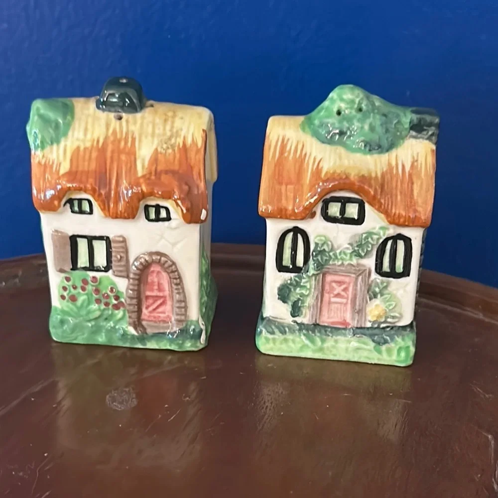 Charming Ceramic Cottage Set